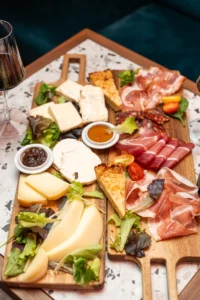 Taglieri di Salumi e formaggi artigianali - Ristorante dei Condotti a Roma